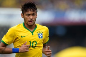 AYX SPORTS-贝尔哈德·福特：全黑队防线的关键，提升球队整体防守能力，贝尔福特拳击