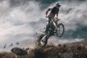 爱游戏 电竞-德国骑手格里高利·瓦特莱特在2024年国际马术联合会障碍赛世界巡回赛中以“Maximus”马匹获得个人第五名，展现坚韧精神。